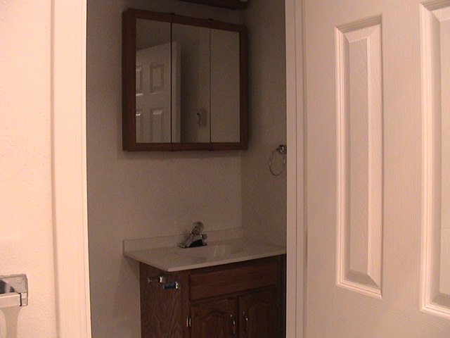 6002045-web2nd_bath